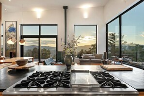 Interior - Sky Zen - Ridge Line Retreat (Warren)