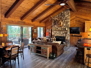Smart TV, fireplace