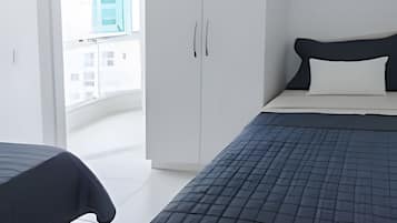 2 slaapkamers, een strijkplank/strijkijzer, internet, beddengoed