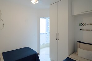 Ferros/tábuas de passar roupa, acesso à internet, roupa de cama