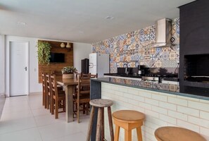 Fridge, microwave, oven, coffee/tea maker