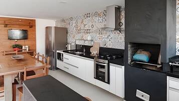 Fridge, microwave, oven, coffee/tea maker