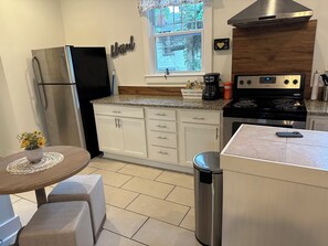 Mikrowelle, Ofen, Herdplatte, Geschirrspüler