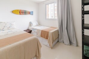 3 bedrooms, iron/ironing board, internet, bed sheets