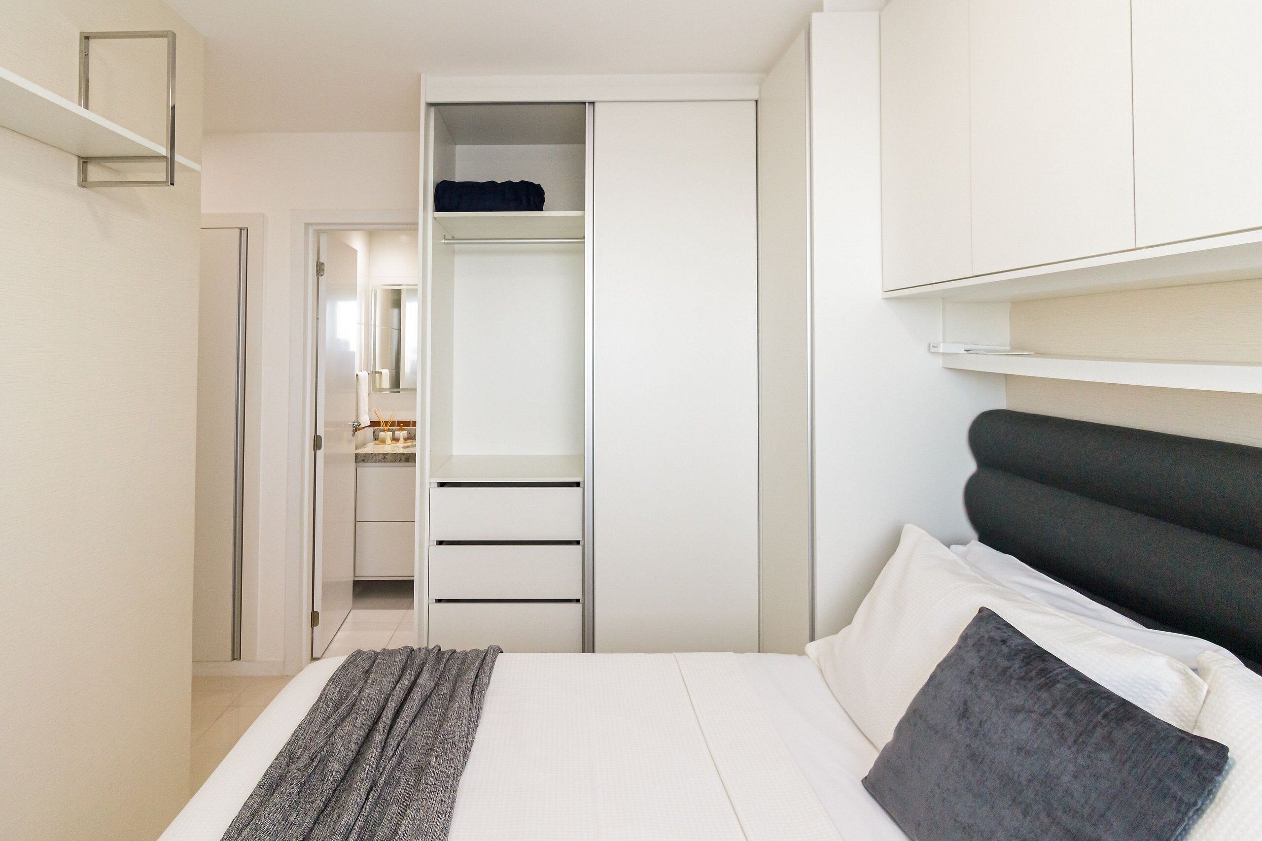 2 slaapkamers, een strijkplank/strijkijzer, beddengoed