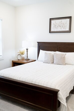 5 bedrooms, desk, iron/ironing board, free WiFi - Wire Road Getaway – Sleeps 10 with En Suite Baths (Auburn)