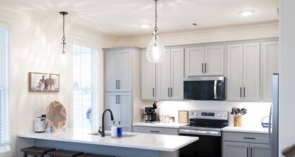 Wire Road Getaway – Sleeps 10 with En Suite Baths