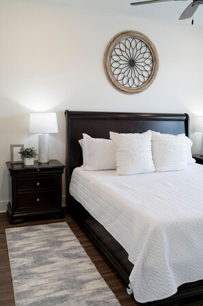 6 slaapkamers, een bureau, een strijkplank/strijkijzer, gratis wifi