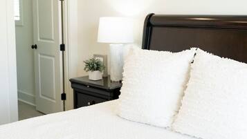 6 bedrooms, desk, iron/ironing board, free WiFi