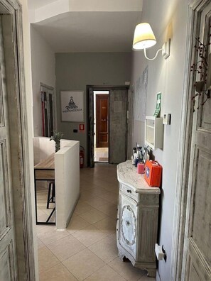 المنشأة من الداخل