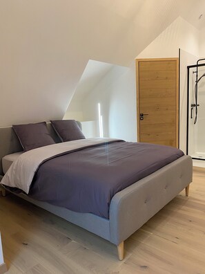 3 bedrooms, iron/ironing board, free WiFi
