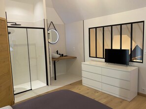 3 chambres, fer et planche à repasser, accès au Wi-Fi (inclus)