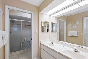 Bathroom - Beach Villa (Fort Myers Beach)