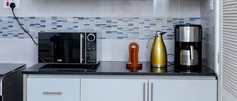 Micro-ondes, four, plaque de cuisson, lave-vaisselle