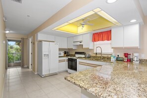 House, Multiple Beds (Beach Villa B) | Private kitchen
