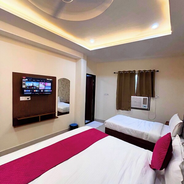 Laptop workspace, free WiFi