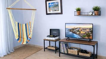 Apartment | Ruang tamu | 32 inci televisyen LCD dengan kabel