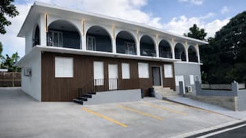 Fachada de la propiedad