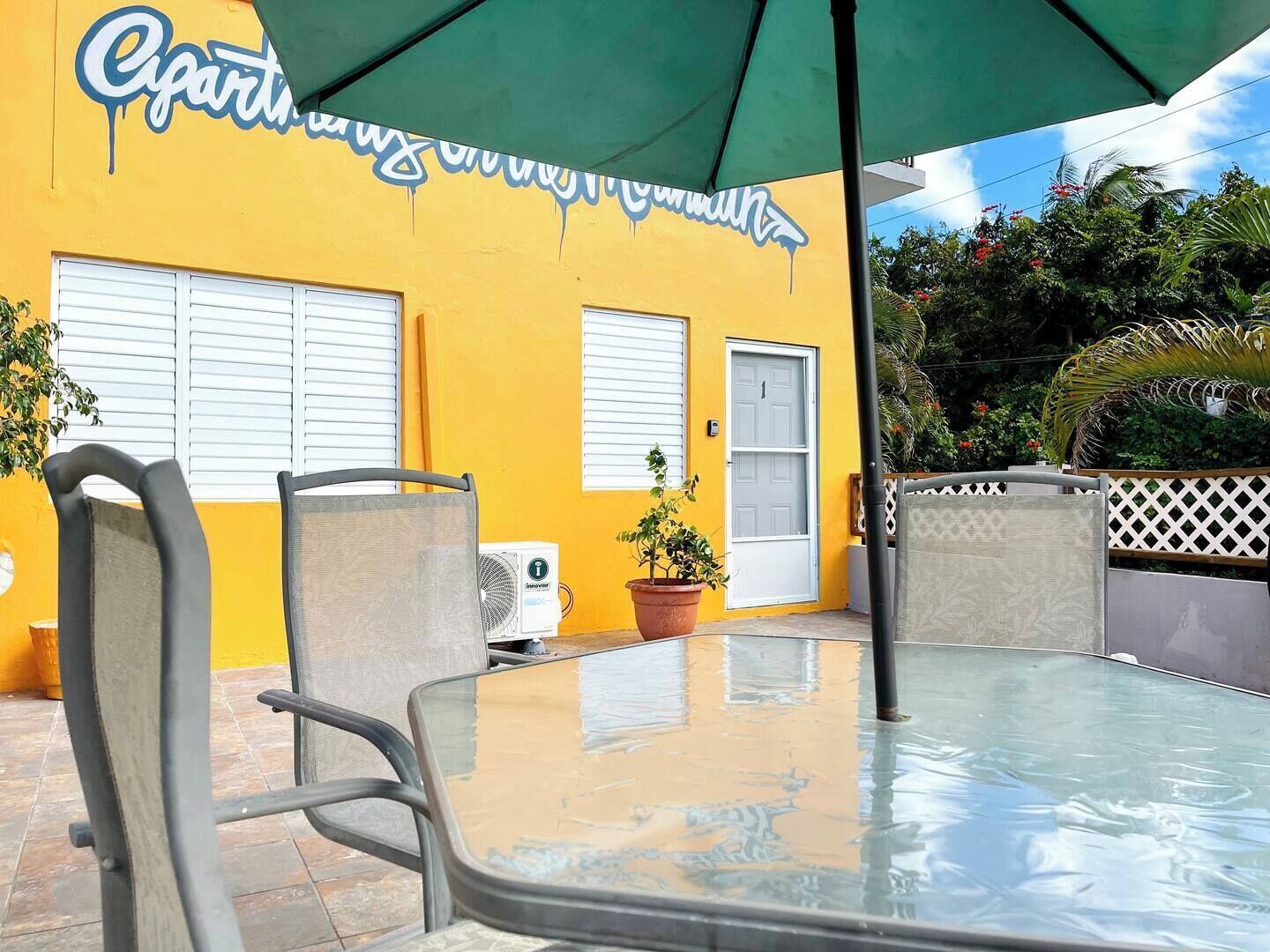 Apartment | Living area | 32-inch LCD TV with cable channels