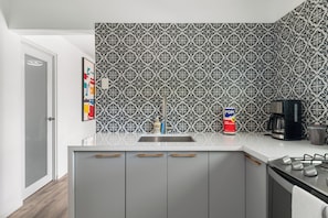 Apartment, 3 Bedrooms | Private kitchen