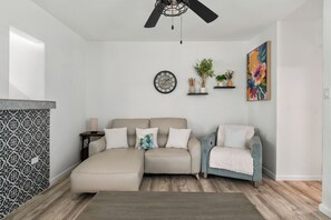 公寓, 3 間臥室 | 起居區 | 32-吋 LCD 液晶電視，提供有線頻道