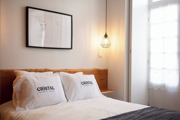 1 bedroom, internet, bed sheets