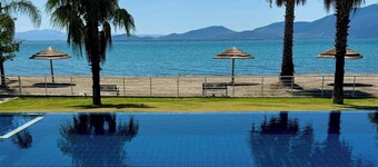 Luxury five-bedroom villa, infinity pool, panoramic sea views