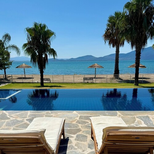 Luxury five-bedroom villa, infinity pool, panoramic sea views