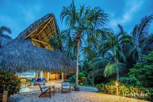 New KeyPöint: Tröpical House with incredible view!