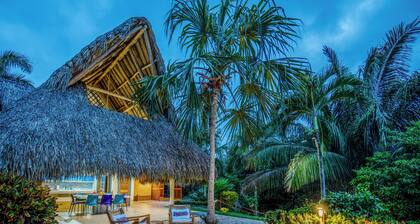 New KeyPöint: Tröpical House with incredible view!