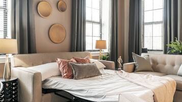 1 bedroom, desk, iron/ironing board, WiFi