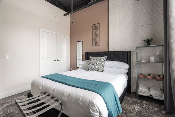 1 bedroom, desk, iron/ironing board, WiFi