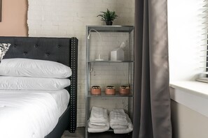 1 bedroom, desk, iron/ironing board, WiFi