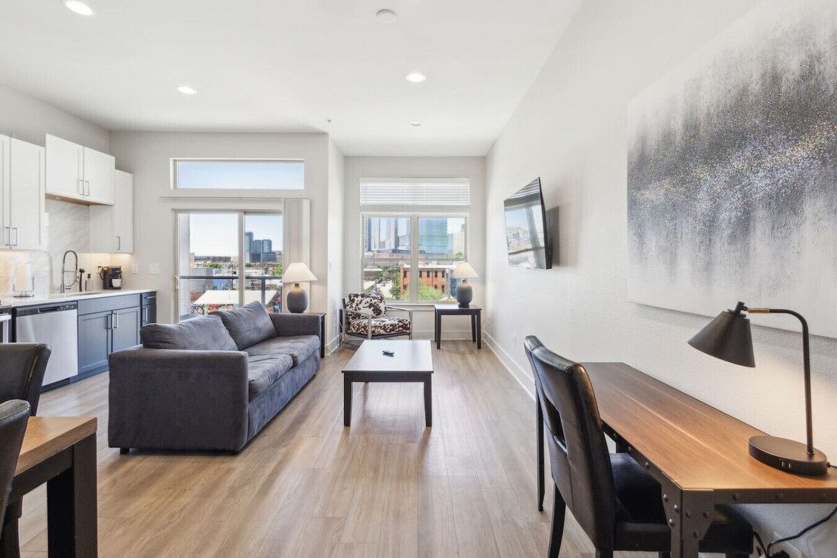 Apartment Near Baylor Med with Pool, Gym, and Parking