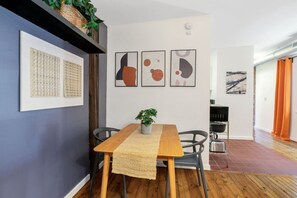 Dining - Old City Apartment with WiFi and Walkable to sites (Philadelphia)
