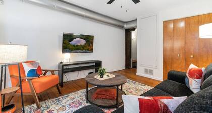 Old City Apartment with WiFi and Walkable to sites