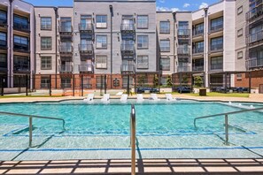 Pool - 2Br Apt with Pool, Gym, and Free Parking (Dallas)