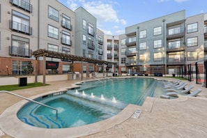 Pool - Stylish Apt in Deep Ellum with Parking (Dallas)