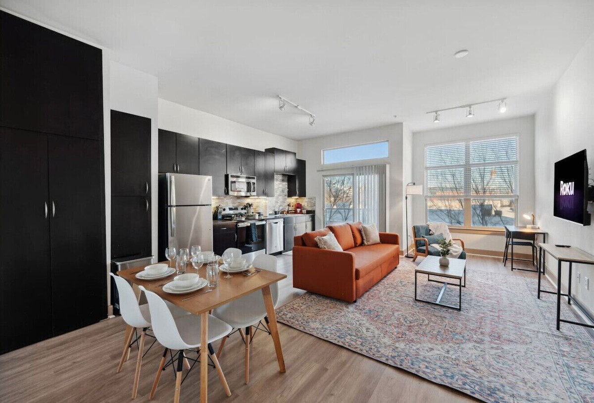 Stylish Apt in Deep Ellum with Parking