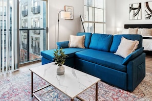 TV - New Apt in DeepEllum with Pool and Parking near Baylor Med (Dallas)