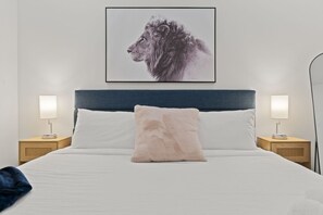 1 Schlafzimmer, Schreibtisch, Bügeleisen/Bügelbrett, Reisekinderbett