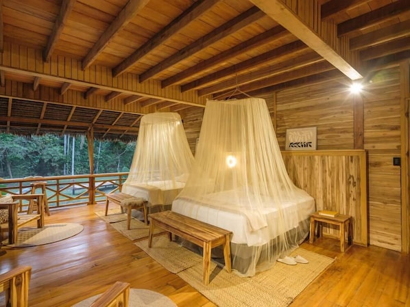 Luxury Cabin, Garden View