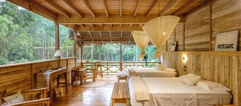 เอ็กซ์พลอเรอร์ส อินน์  