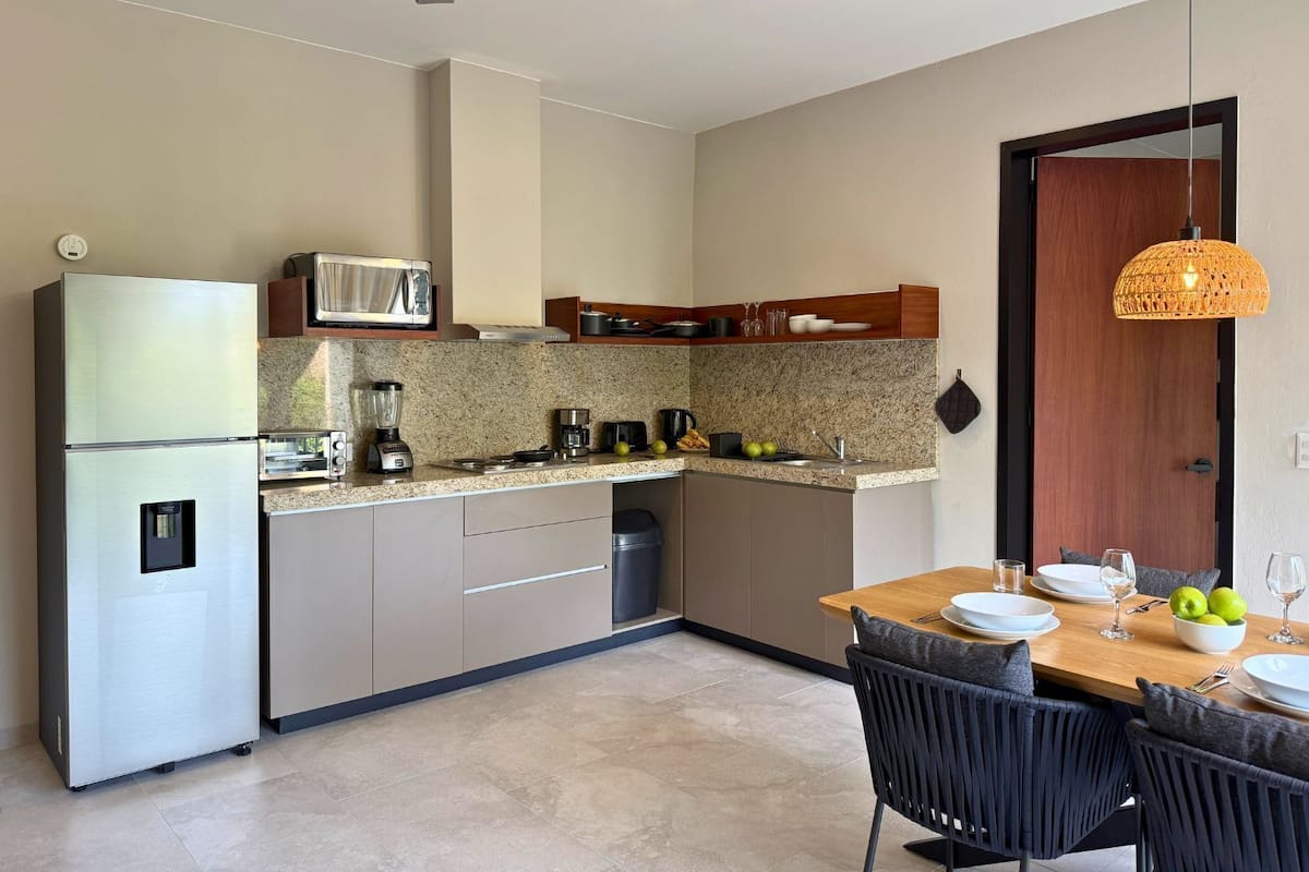 Comfort Apartment, Balcony, Pool View | Private kitchen