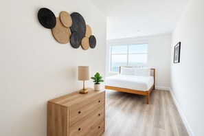 2 bedrooms, desk, iron/ironing board, travel cot - 2 BR in the heart of an old city (Philadelphia)