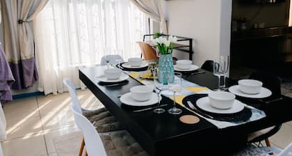 The Treat - Large, cosy home, centrally located for short &medium stay.