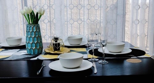 The Treat - Large, cosy home, centrally located for short &medium stay.