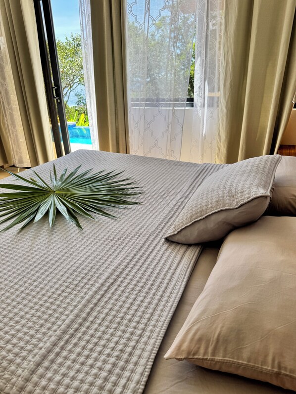 Luxury-Studiosuite, Nichtraucher, Meerblick | Select-Comfort-Betten, Schreibtisch, kostenloses WLAN, Bettwäsche
