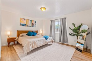 4 bedrooms, iron/ironing board, Internet, bed sheets