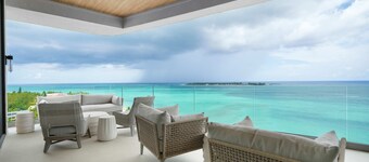Aqualina 1001 in Nassau